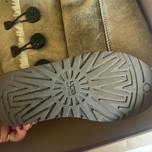 UGG tall buttoned boots - Picture 2 of 3